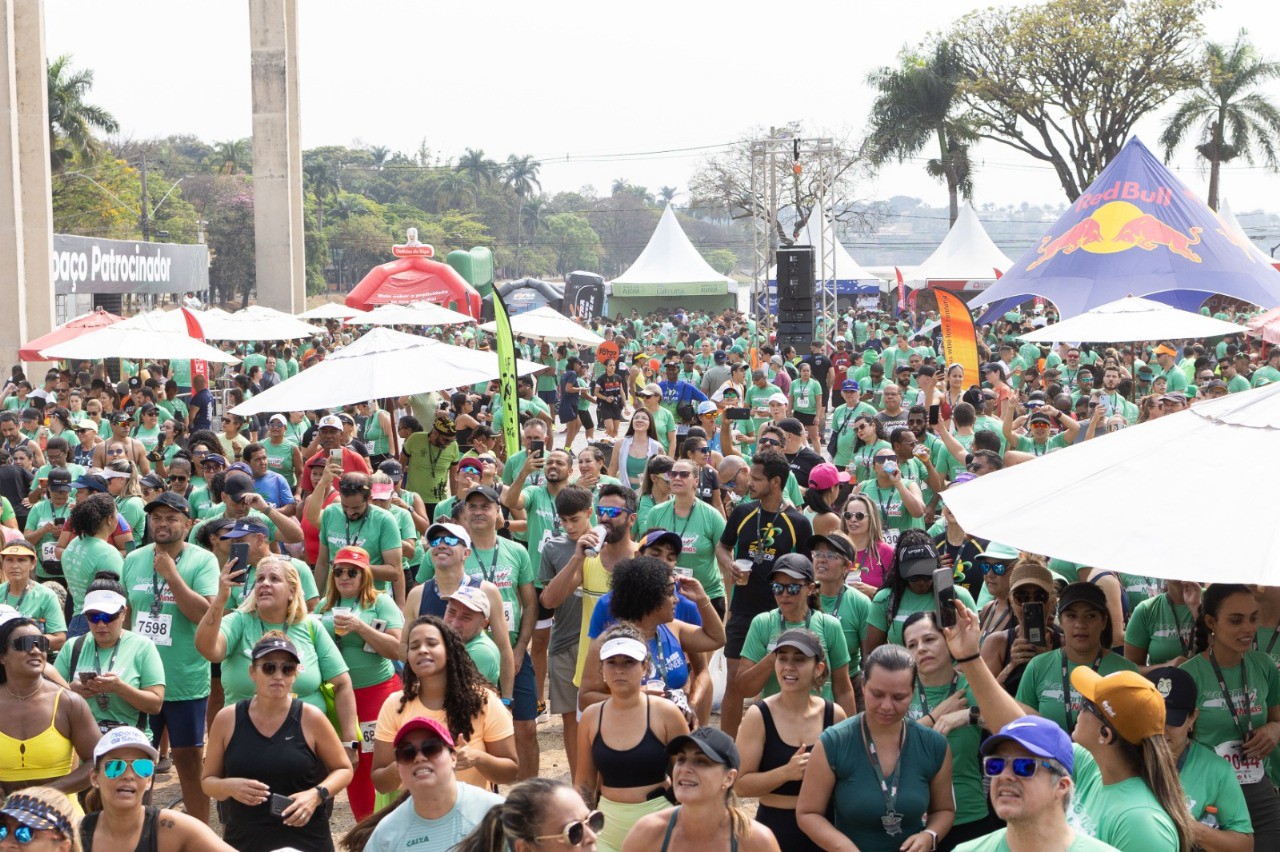 Primeira edição da corrida do Mart Minas, em 2024, reuniu milhares de pessoas na Pampulha