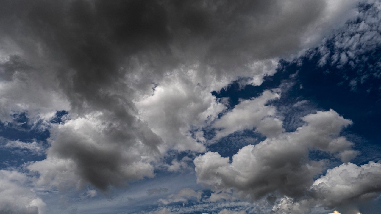 Tempo nublado com possibilidade de chuva