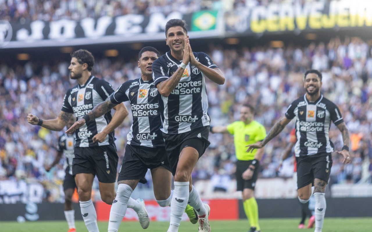 Lucas Mugni comemora seu gol no jogo do Ceará contra o Sport (Foto: Lucas Emanuel/AGIF)
