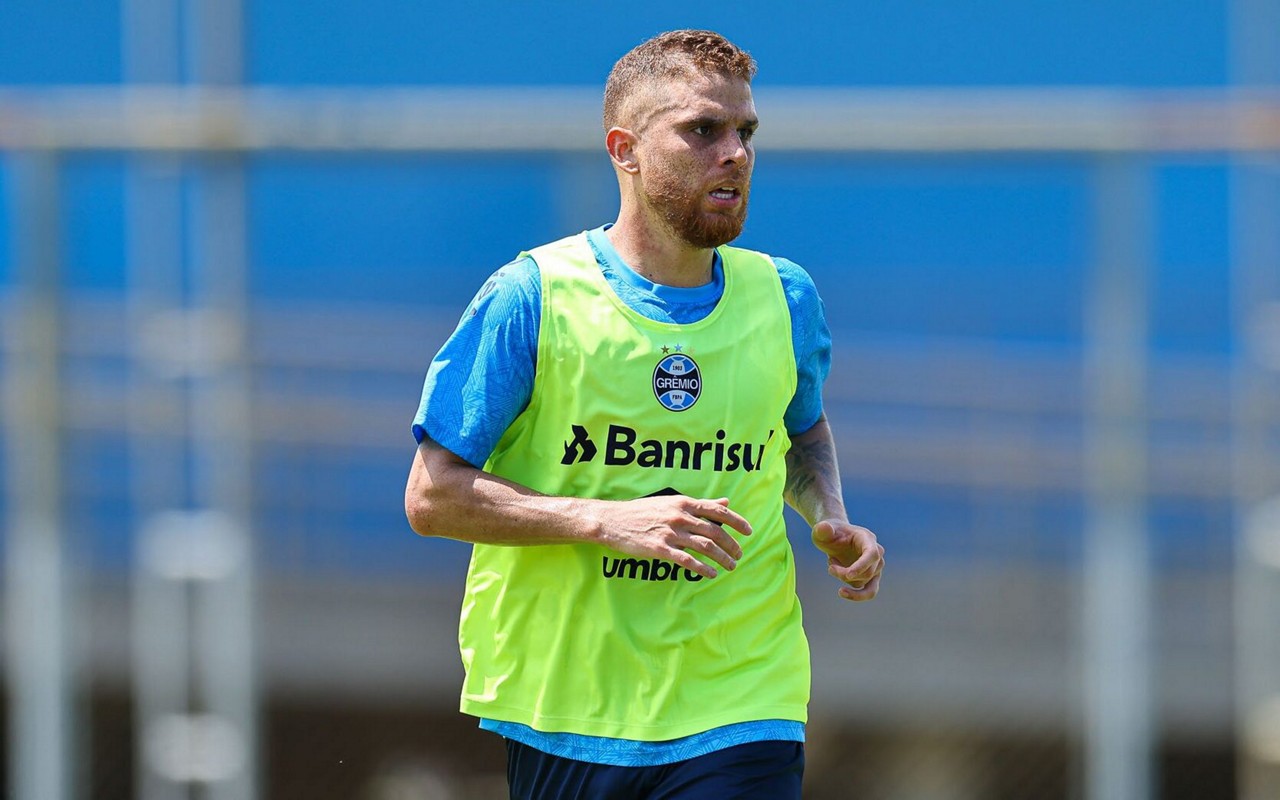 Cuellar já treina com o grupo do Grêmio (Foto: Lucas Uebel/Grêmio FBPA)