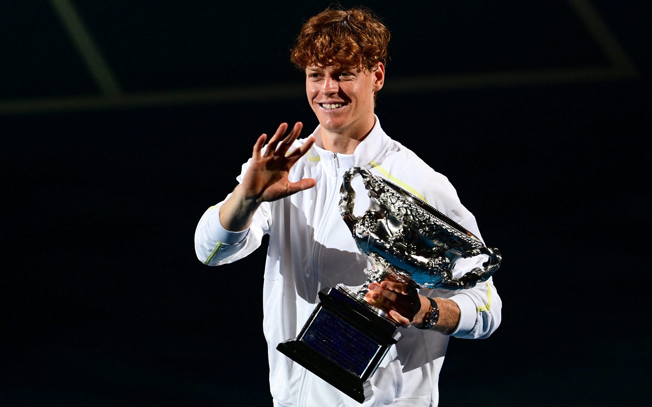 Jannik Sinner, atual número 1 do mundo, durante sua campanha vitoriosa no Australian Open. (Foto: Yuichi Yamazaki/AFP)