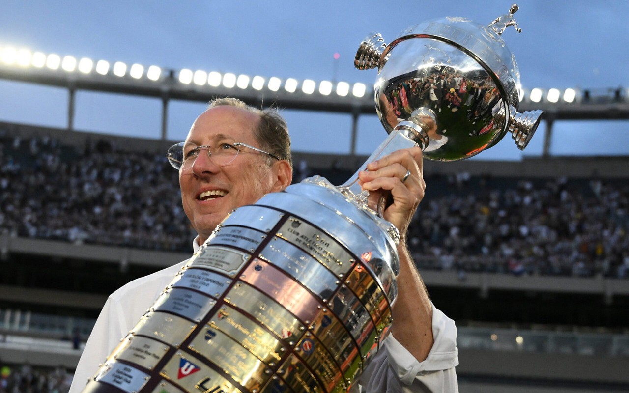 John Textor comemora título do Botafogo na Libertadores (Foto: Luis ROBAYO / AFP) Foto: Luis ROBAYO / AFP