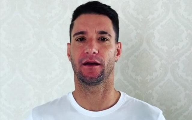 Jogador ensaia nova carreira dentro do futebol (Imagem: Reprodução/Instagram)