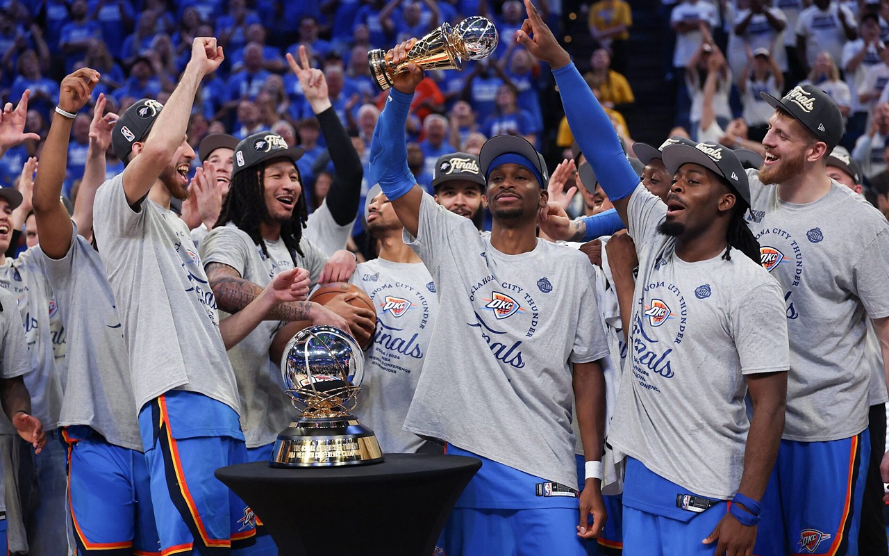 OKLAHOMA CITY, OKLAHOMA - MAY 28: Shai Gilgeous-Alexander #2 of the Oklahoma City Thunder celebrates with teammates after winning the Western Conference Finals MVP after defeating the Minnesota Timberwolves 124-94 in Game Five of the Western Conference Finals of the 2025 NBA Playoffs at Paycom Center on May 28, 2025 in Oklahoma City, Oklahoma. NOTE TO :  expressly acknowledges and agrees that, by ing and or using this photograph,  is consenting to the  and conditions of the Getty Images License Agreement. Matthew Stockman/Getty Images/AFP (Photo by MATTHEW STOCKMAN / GETTY IMAGES NORTH AMERICA / Getty Images via AFP)