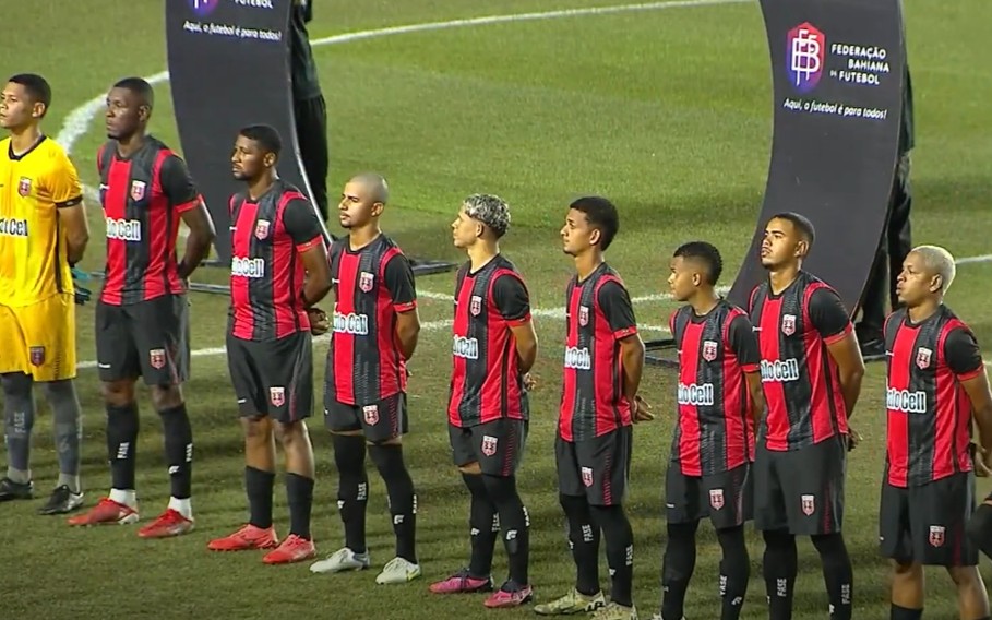 Equipe do Teixeira de Freitas antes da estreia na Série B do Baiano, contra o Bahia de Feira (Foto: reprodução / TVE Bahia)