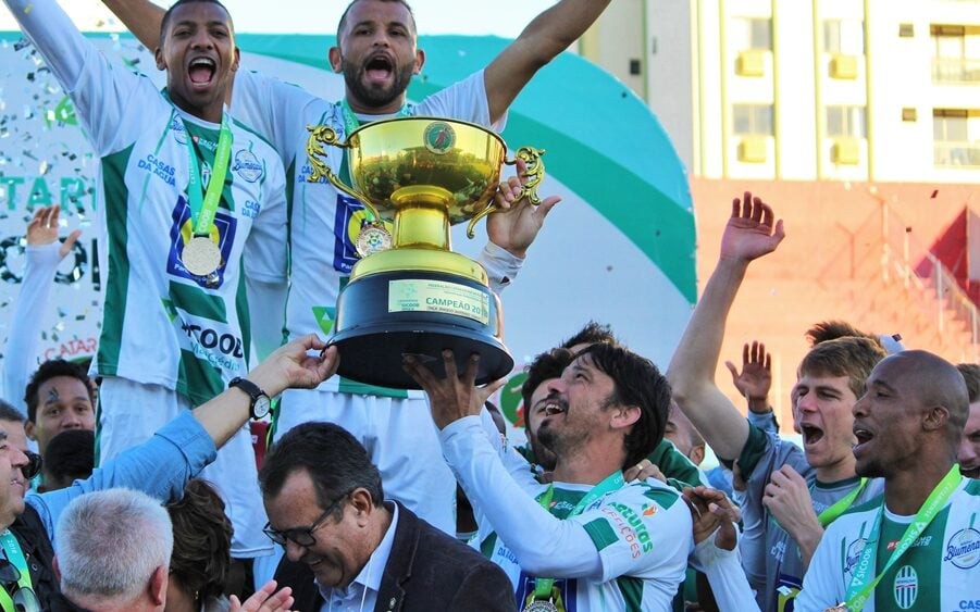 Metropolitano levantou a taça da Segundona estadual de 2018. Foto: Divulgação/Metropolitano