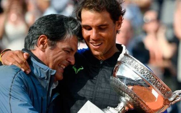 Toni Nadal ao lado de Rafael Nadal em Roland Garros (Foto: Roland garros)
