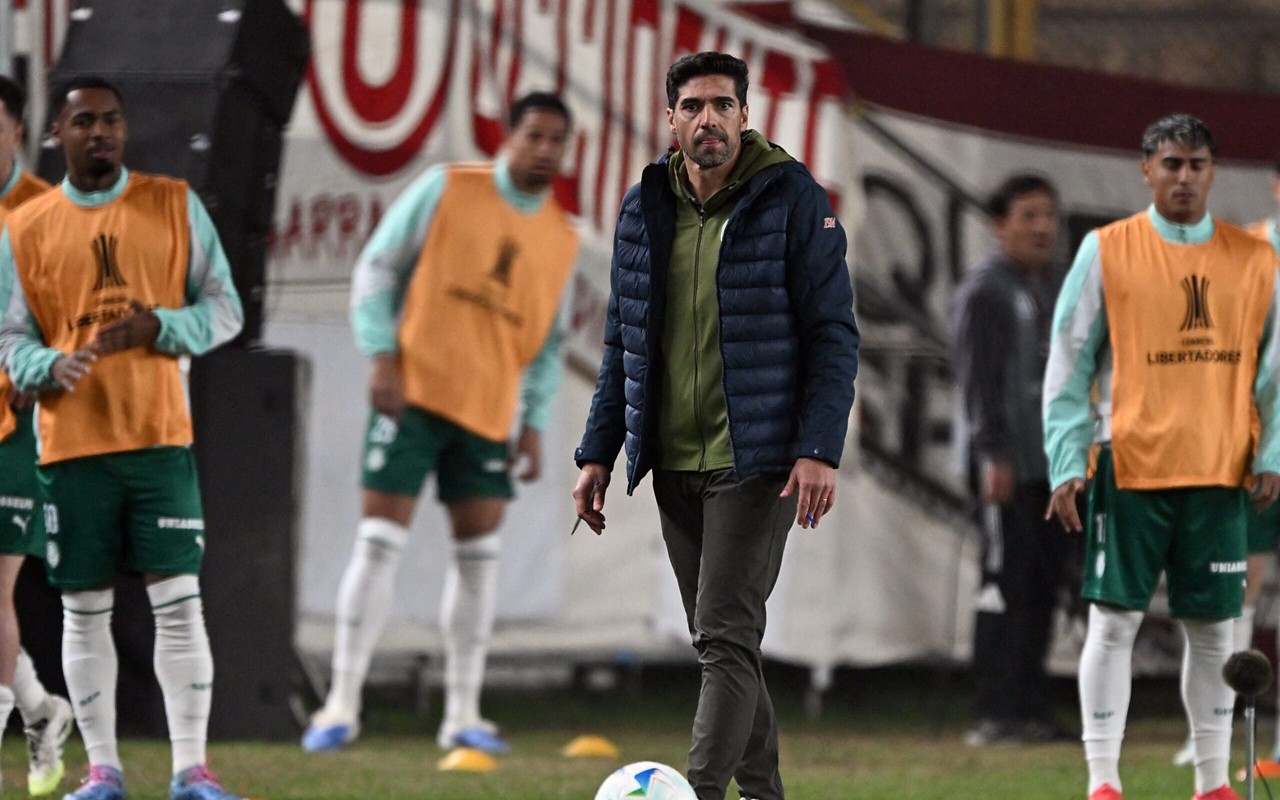 Time de Abel foi superior técnica, tática e fisicamente em relação ao seu adversário (Foto: Ernerto Benavides / AFP)