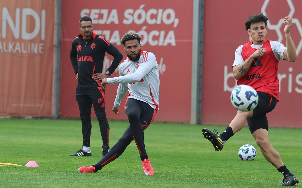 Wesley em treino do Internacional no CT Parque Gigante (Foto: Ricardo Duarte/SC Internacional)