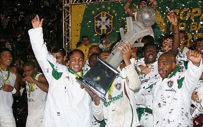 Fluminense comemora o título da Copa do Brasil de 2007, seu primeiro troféu na competição. (Foto: Ricardo Cassiano/Lancepress)