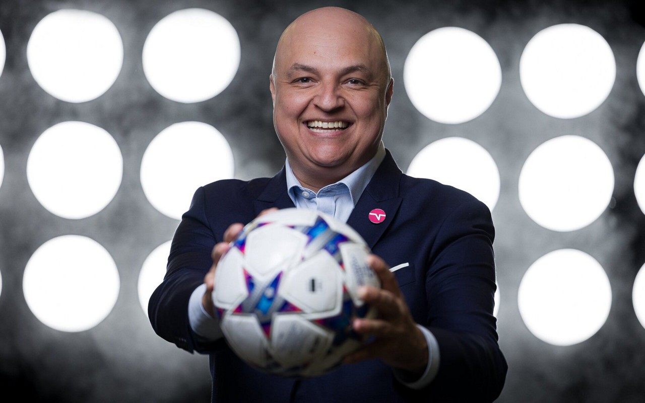 André Henning é o principal narrador da Champions League na TNT Sports (Foto: Divulgação)