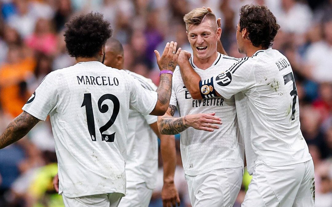 Tony Kroos, Marcelo e outras lendas entraram em campo pelo Real Madrid (Foto: Reprodução/Real Madrid)