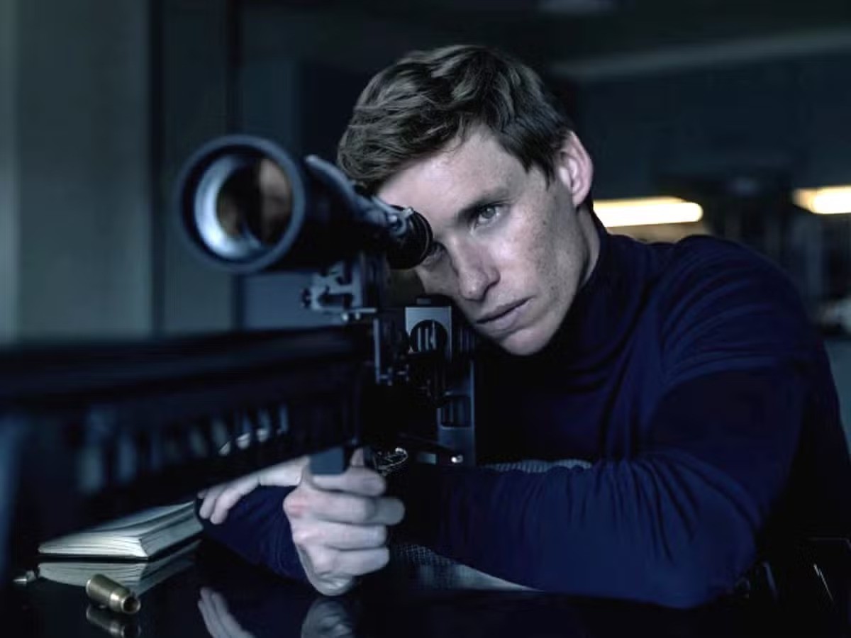 O ganhador do Oscar Eddie Redmayne estrela 'O Dia do Chacal' no Disney+