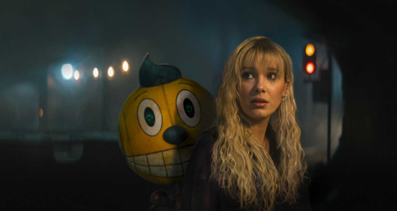 Milly Bobby Brown em cena de 'The Electric State'