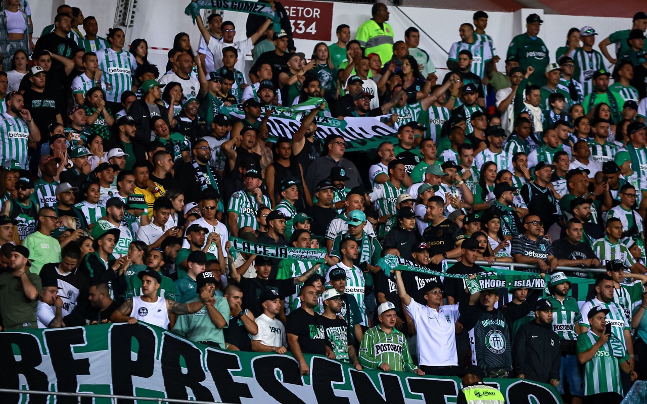 Torcedores do Atlético Nacional brigam em Porto Alegre e um colombiano é morto (Foto: Maxi Franzoi/AGIF)