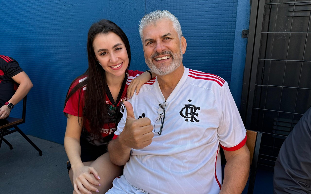Dionei Carlos Aguiar viajou com sua filha para acompanhar jogo do Flamengo (Foto: Giselly Corrêa)