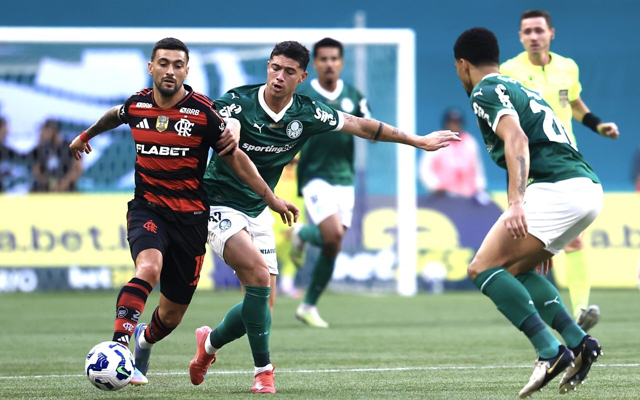 Palmeiras e Flamengo jogaram neste domingo (25) (Foto: Marcello Zambrana/AGIF)