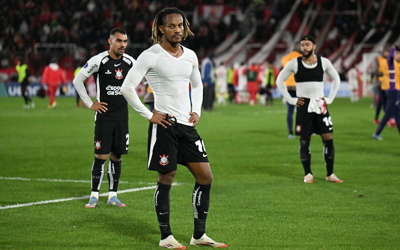 Corinthians foi eliminado da Copa Sul-Americana (Foto: Luis ROBAYO / AFP))