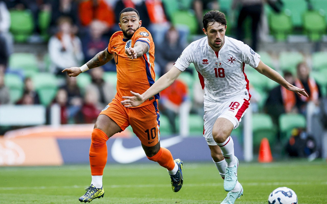 Memphis Depay em ação na partida entre Holanda e Malta (Foto; AFP)