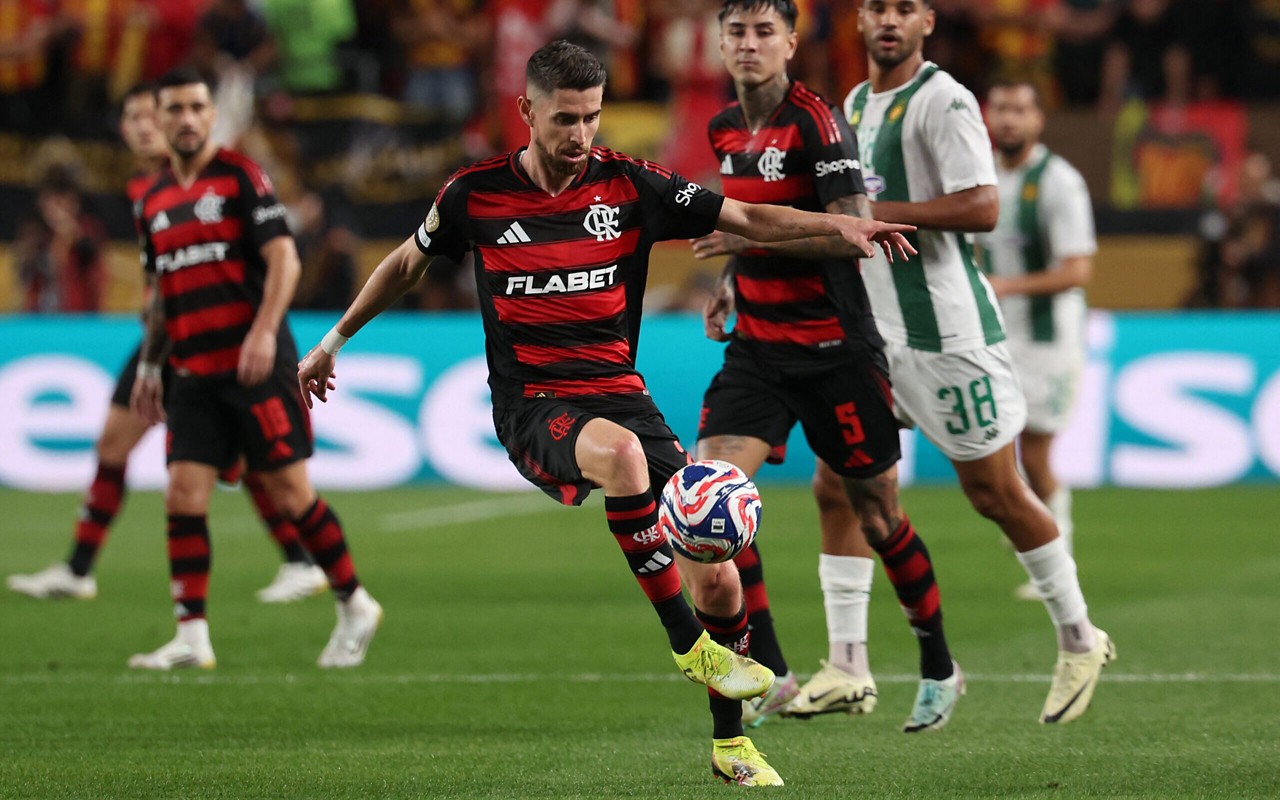 Jorginho estreou pelo Flamengo no Mundial de Clubes (Foto: FRANCK FIFE / AFP)