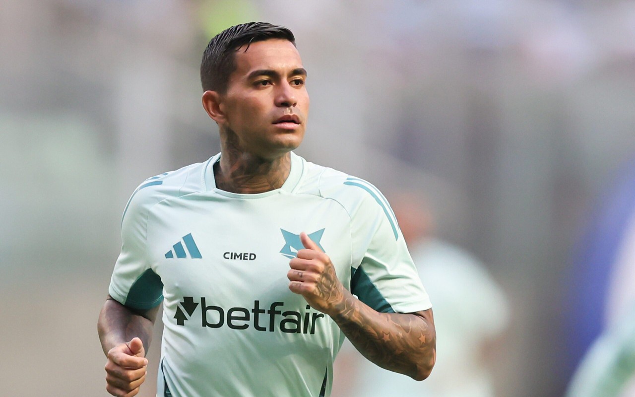 Dudu durante treinamento na Toca da Raposa; atacante dificilmente permanecerá no clube celeste