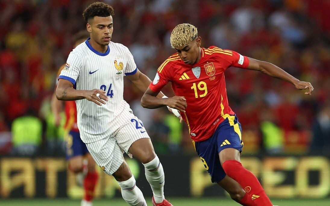 Espanha e França se enfrentam pela Liga das Nações (Foto: FRANCK FIFE / AFP)