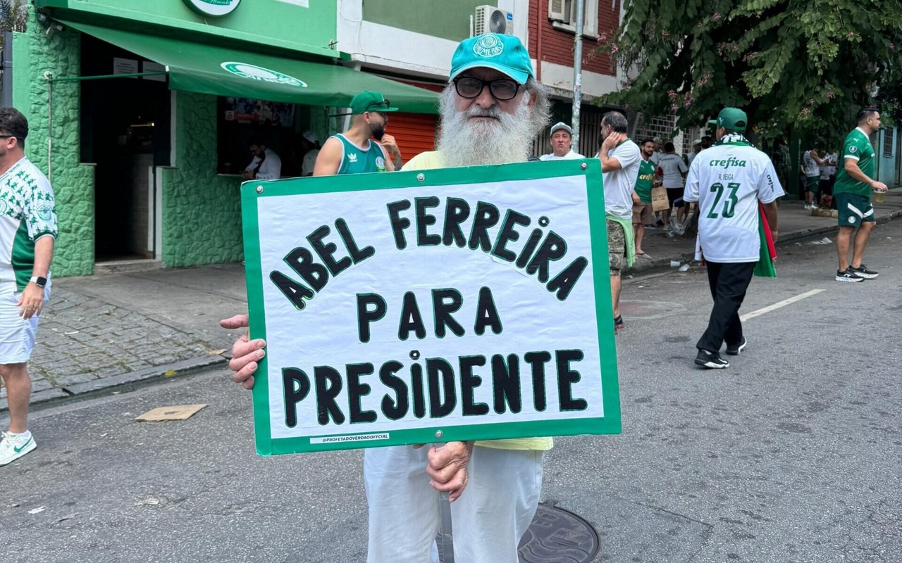 Torcedores agitam arredores do Allianz Parque antes de Palmeiras x Flamengo
