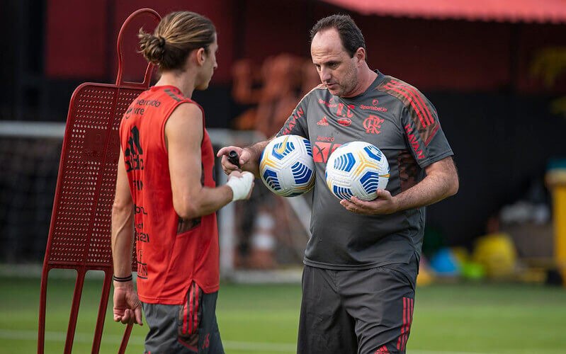 Rogério Ceni e Filipe Luís conversam durante treino do Fla (Foto: Alexandre Vidal/Flamengo)