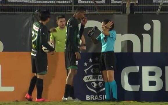 Alvani Brito Nunes, auxiliar assistente, em Maringá x Brusque. Foto: Reprodução/SportyNet
