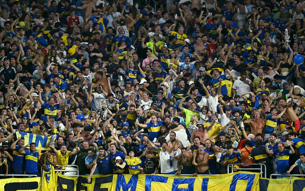 Torcida do Boca Juniors comemorando o gol de Merentiel, no Mundial (Foto: Patricia de Melo/AFP)