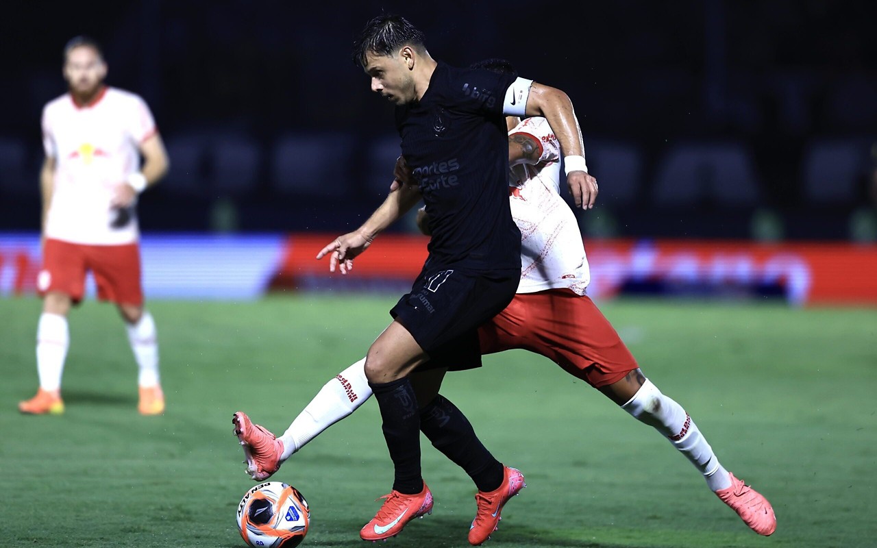 Corinthians encara o RB Bragantino pelo Paulistão (Foto: Marcello Zambrana/AGIF)