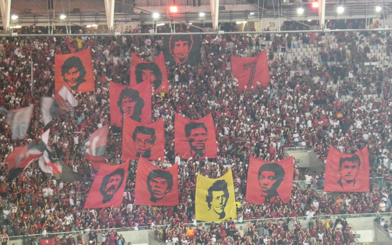 Homenagem da torcida do Flamengo aos campeões mundiais em 1981 (Foto: Lucas Bayer/Lance!)