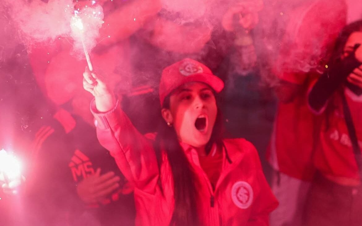 Torcedora do Internacional na recepção do time no Rio de Janeiro (Foto: Divulgação/Internacional)