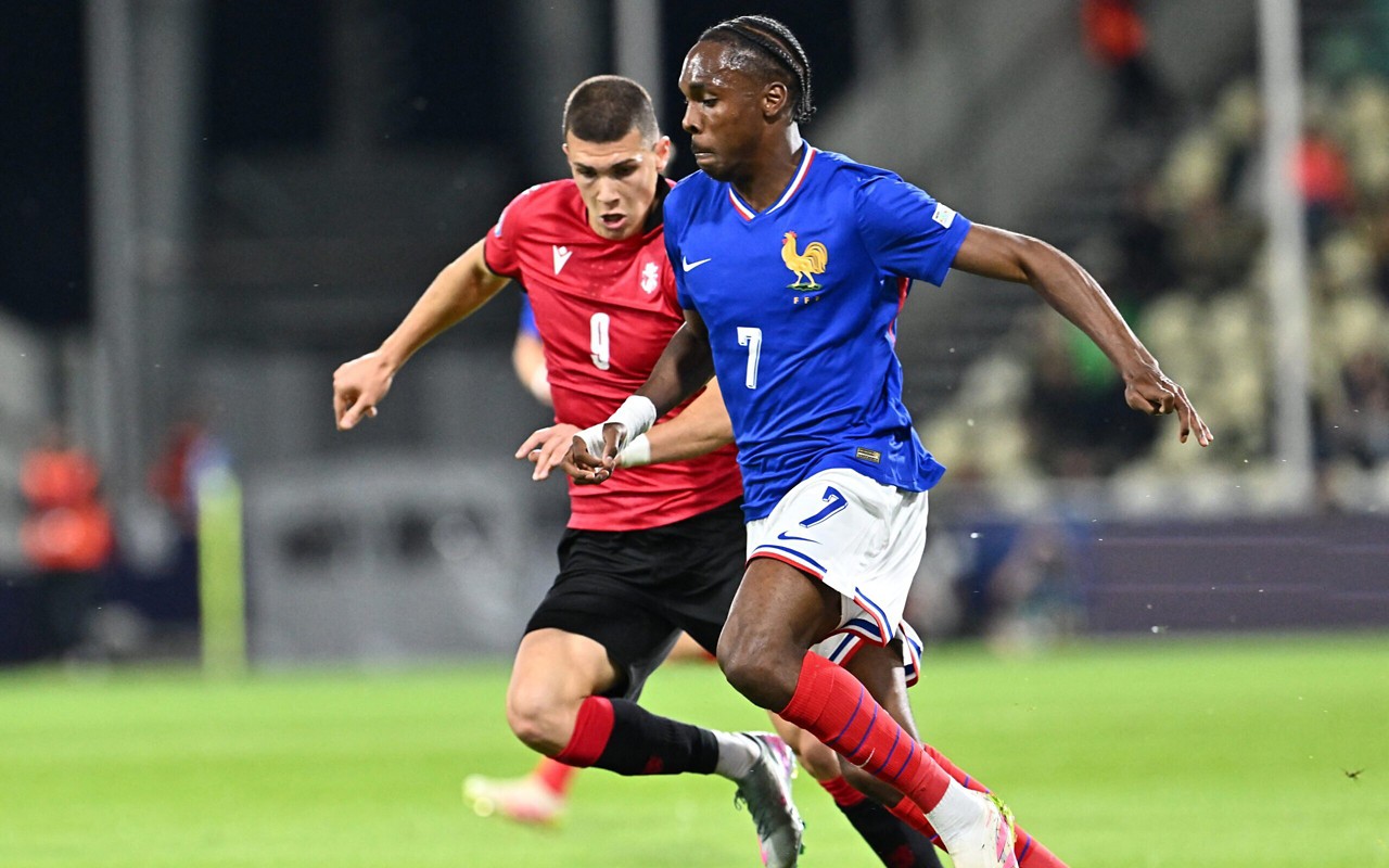 Mathys Tel em ação pela França na Eurocopa sub-21 (Foto: Joe Klamar/AFP)