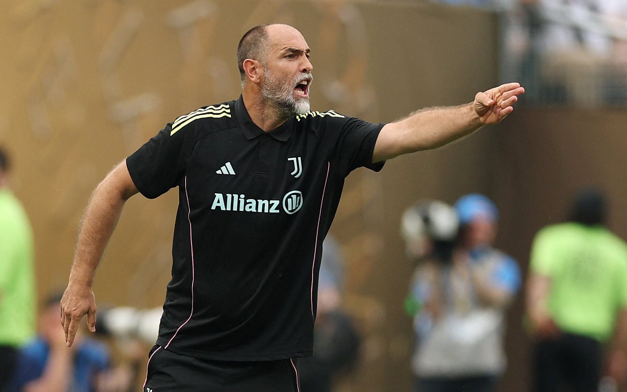Igor Tudor passa instruções ao time no duelo com o Wydad Casablanca (Foto: Charly Triballeau / AFP)