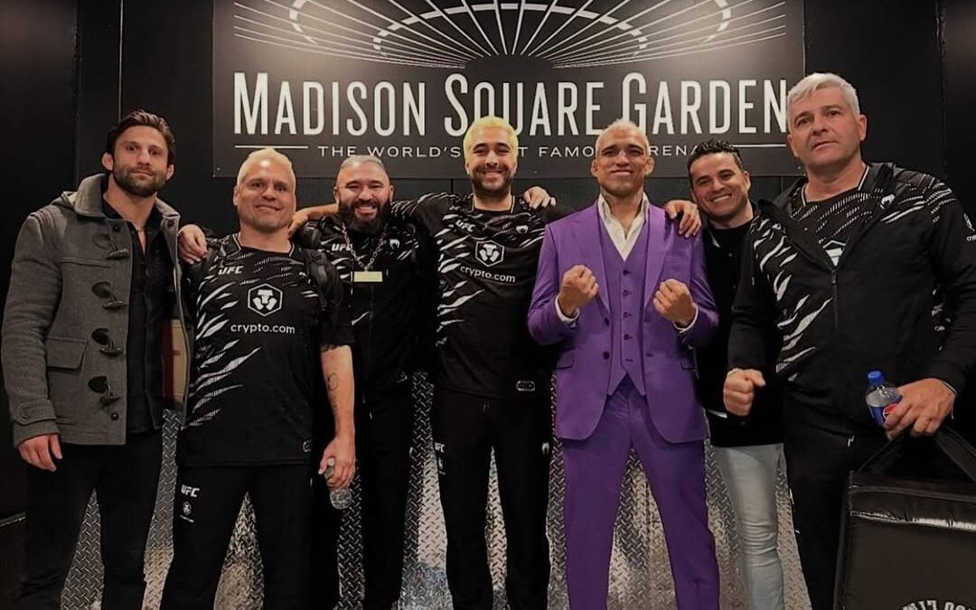 Charles Do Bronx e Diego Lima juntos com o resto da comissão técnica da Chute Box (Foto: Repodução/Instagram)