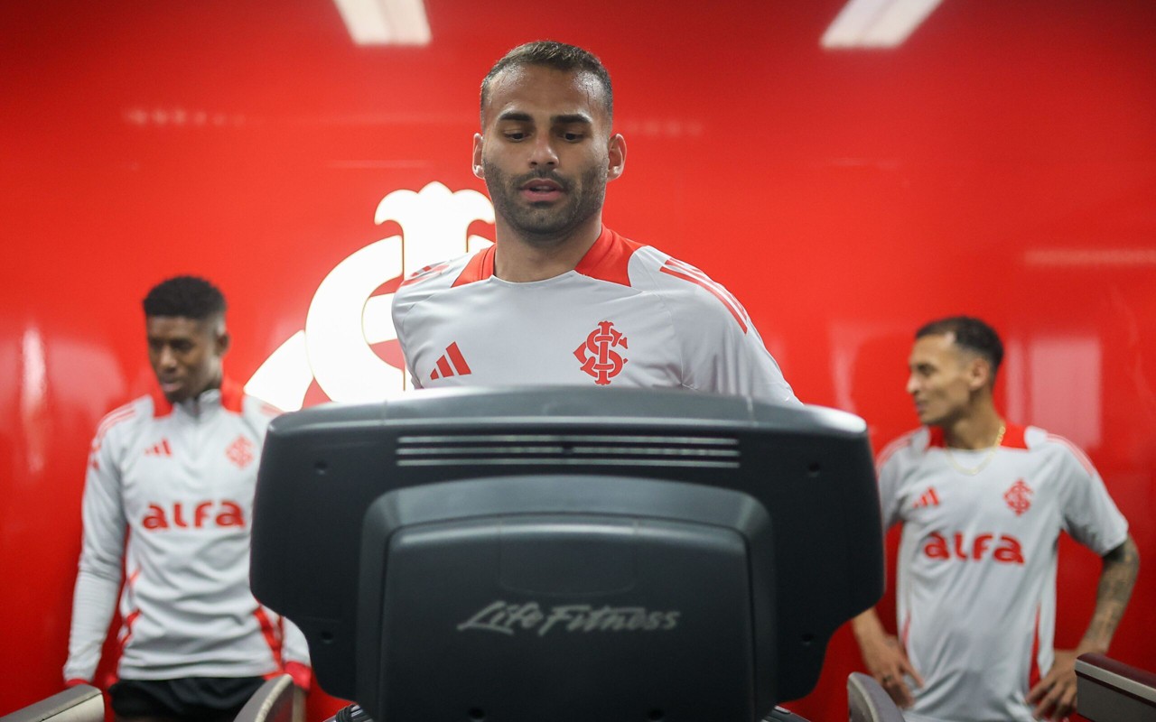 Thiago Maia, volante do Internacional, trabalha na academia do CT Parque Gigante (Foto: Ricardo Duarte/SC Internacional)