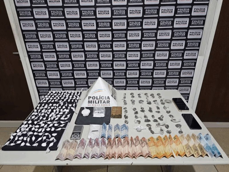 Trio é preso com mais de 150 papelotes de drogas; entorpecentes eram distribuídos por ordem de preso