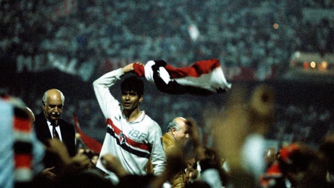 Lista de times que conquistaram três títulos oficiais na mesma temporada, incluindo campeonatos nacionais, estaduais e internacionais. (Foto: Acervo/Morumbiteca)