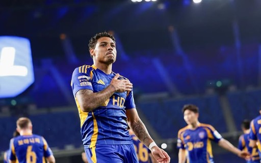 Erick Farias comemora gol pelo Ulsan HD