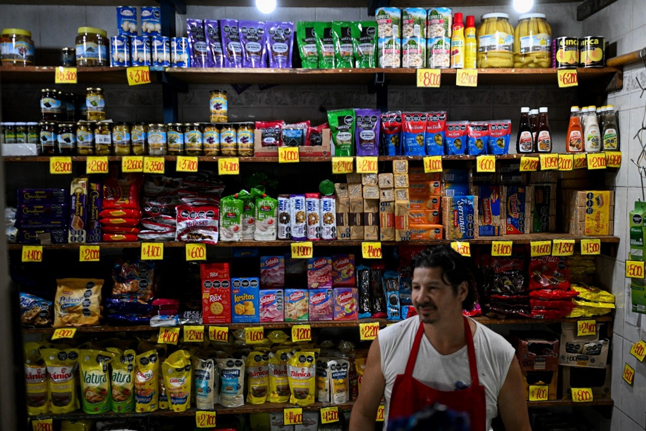 A inflação, que caiu de 211% para 84,5%, ainda é alta na Argentina