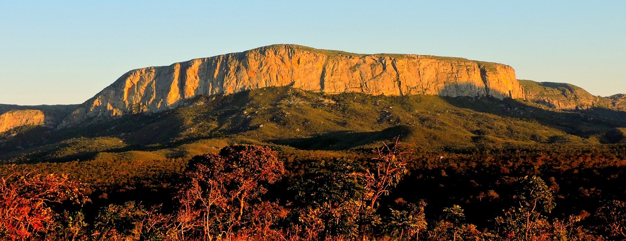 A Cordilheira do Espinhaço: perfeita para ecoturismo e turismo de aventura por reunir cânions, lagos, rios, cachoeiras e paisagens únicas