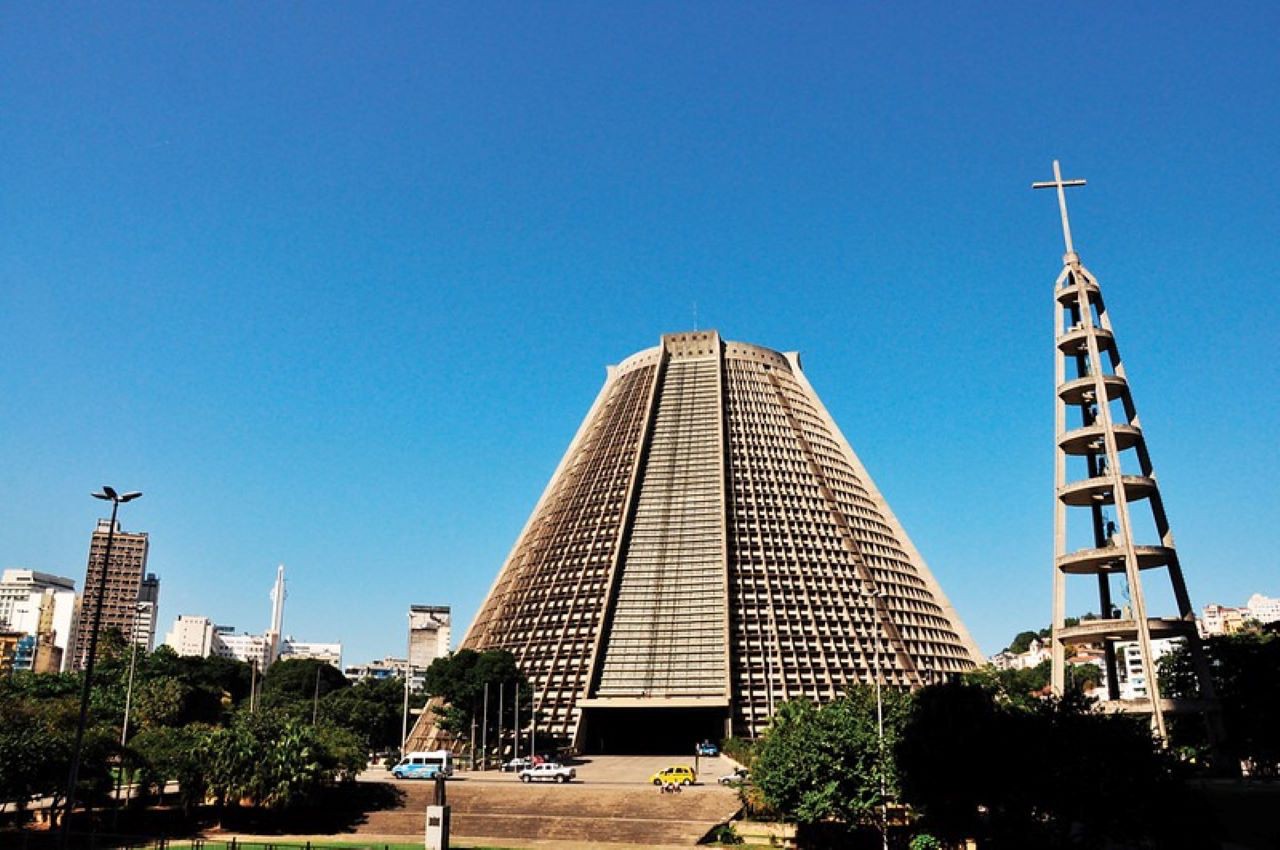 Além da religiosidade, a história de São Sebastião também se mistura com a identidade cultural da cidade maravilhosa