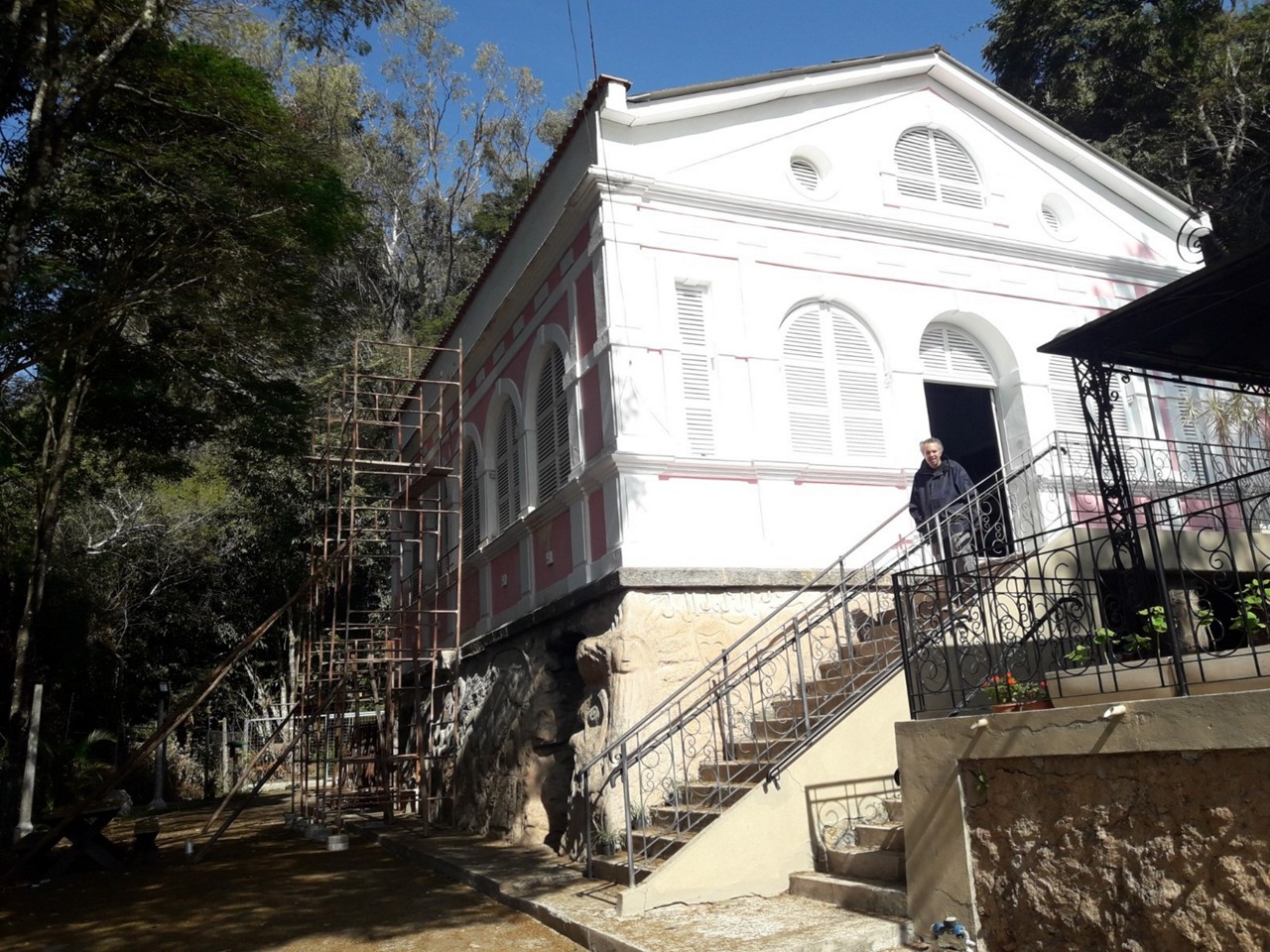 Um dos roteiros, "Uma Luz na História", leva ao Museu de Caxambu, atualmente com fachada em restauro