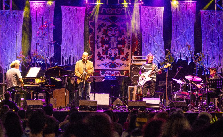 Última edição do Tabuleiro Jazz Festival levou ao palco, além de artistas renomados, tapeçarias e macramês produzidos por artesãos locais 