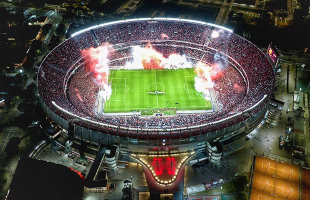 O Estádio Monumental de Nuñez, casa do River Plate, é o maior da Argentina e da América do Sul, com capacidade para 84 mil torcedores