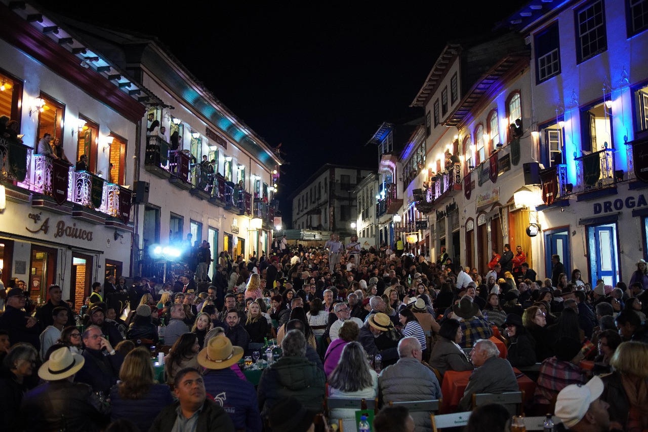 A Vesperata é reconhecida como patrimônio cultural imaterial de Minas e símbolo do turismo e da cultura diamantinense