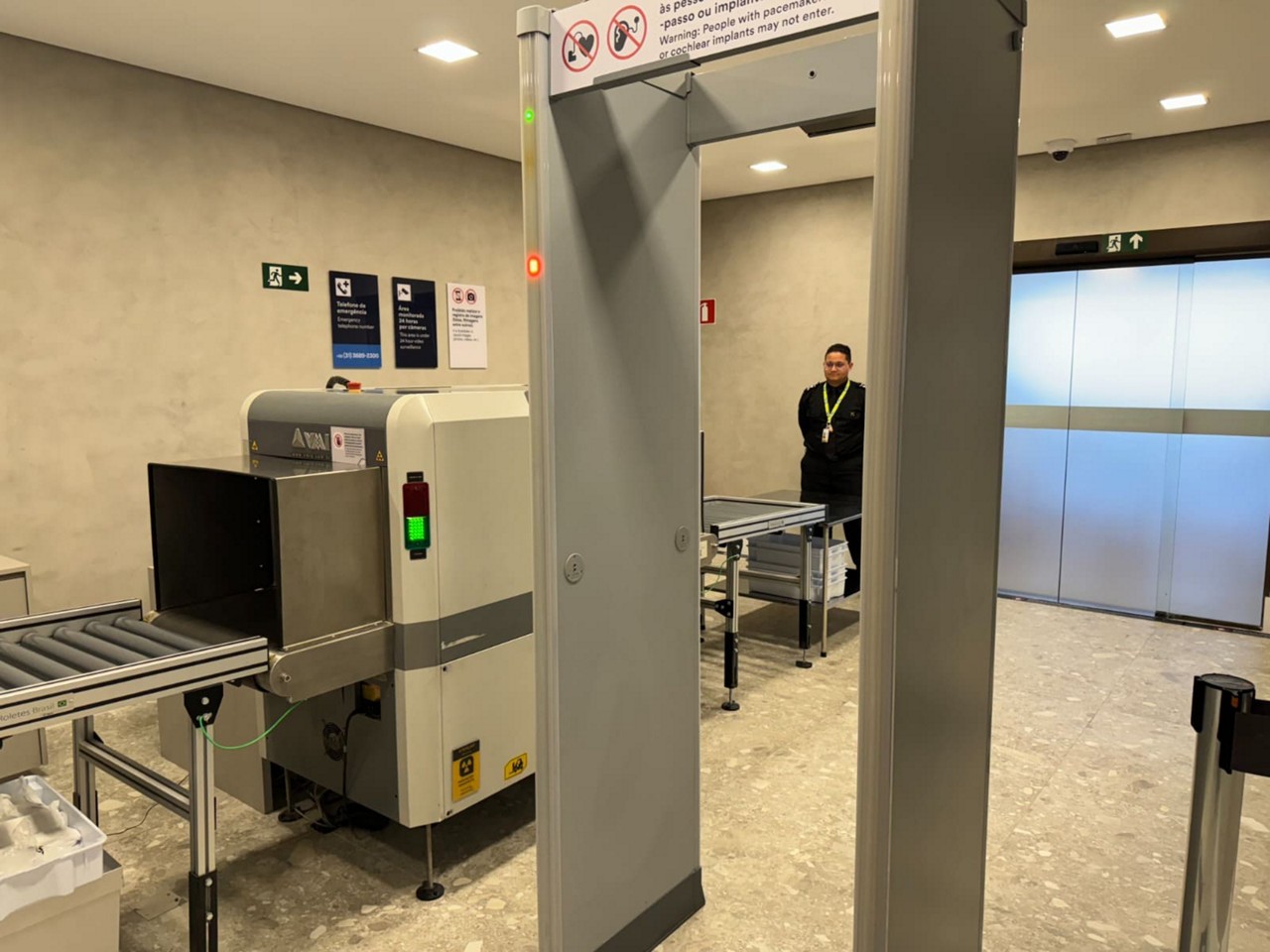 O "fast track" na entrada da Sala VIP, com acesso pelo terceiro piso do aeroporto
