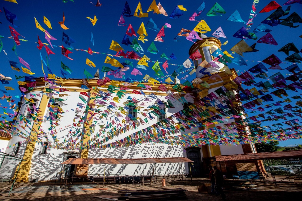 Bandeirolas no Santuário de São João Batista, em Barão de Cocais, onde acontece a tradicional festa junina