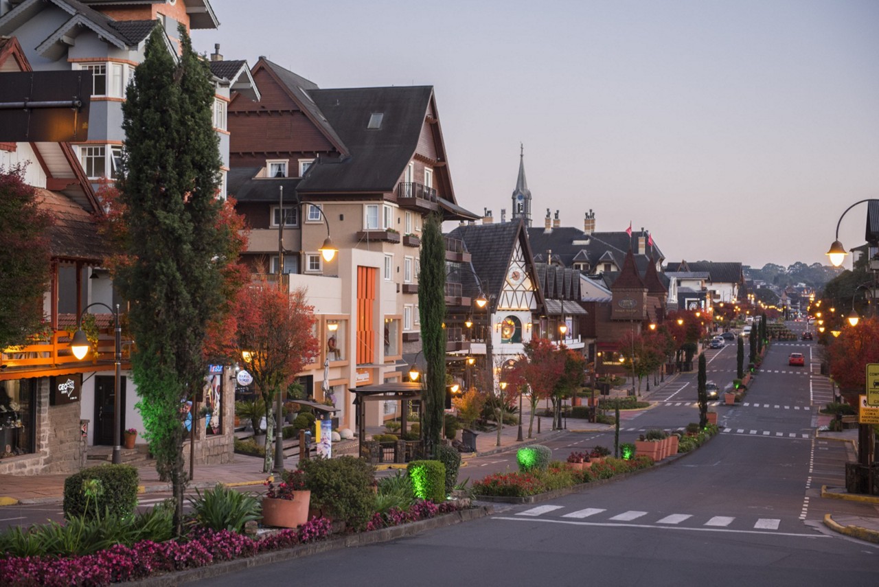 A Borges de Medeiros, a avenida principal de Gramado